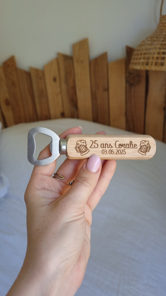 Décapsuleur personnalisé en bois gravé