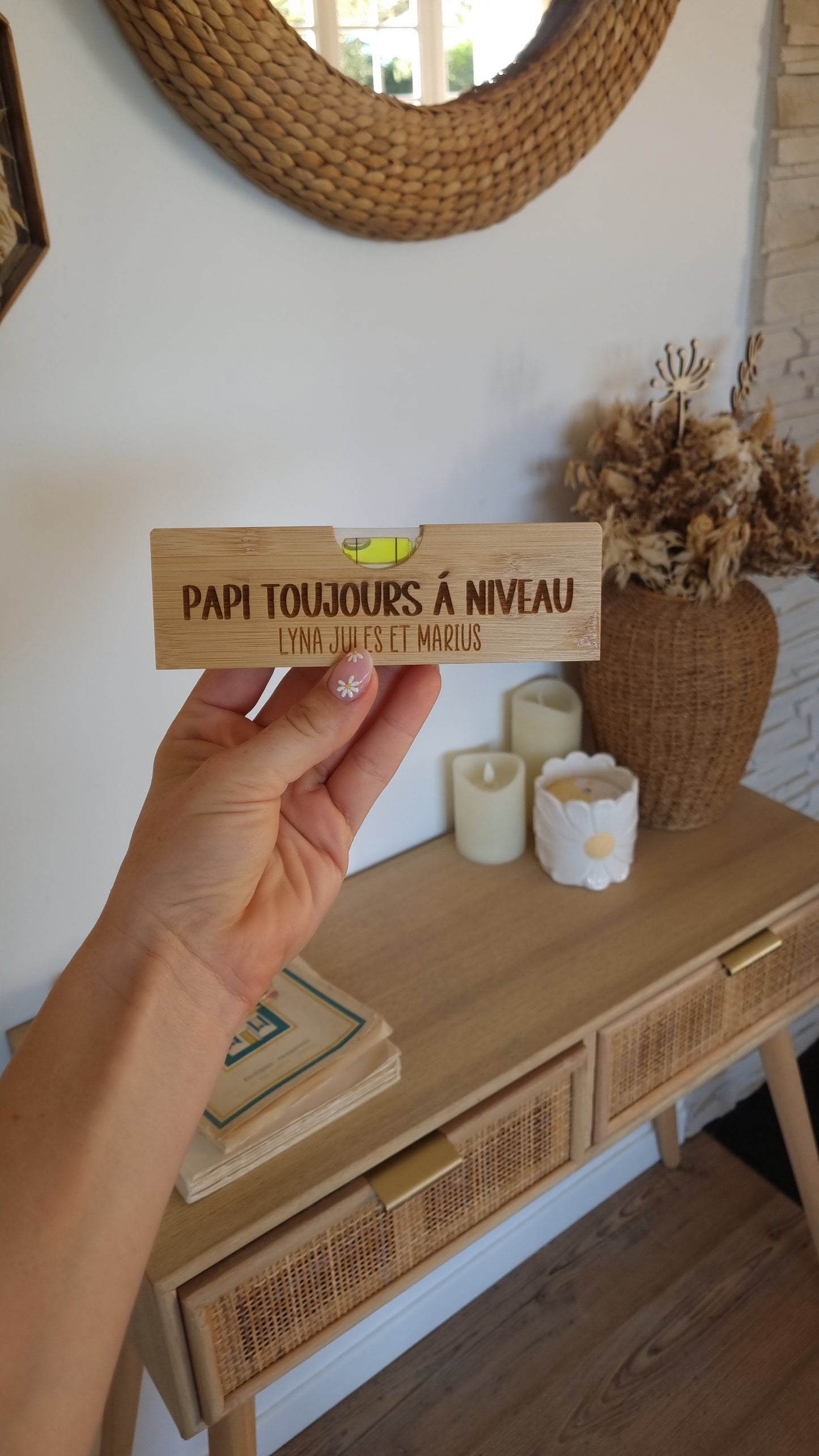 Niveau en bois personnalisé – Le cadeau original pour les papas et papis bricoleurs !