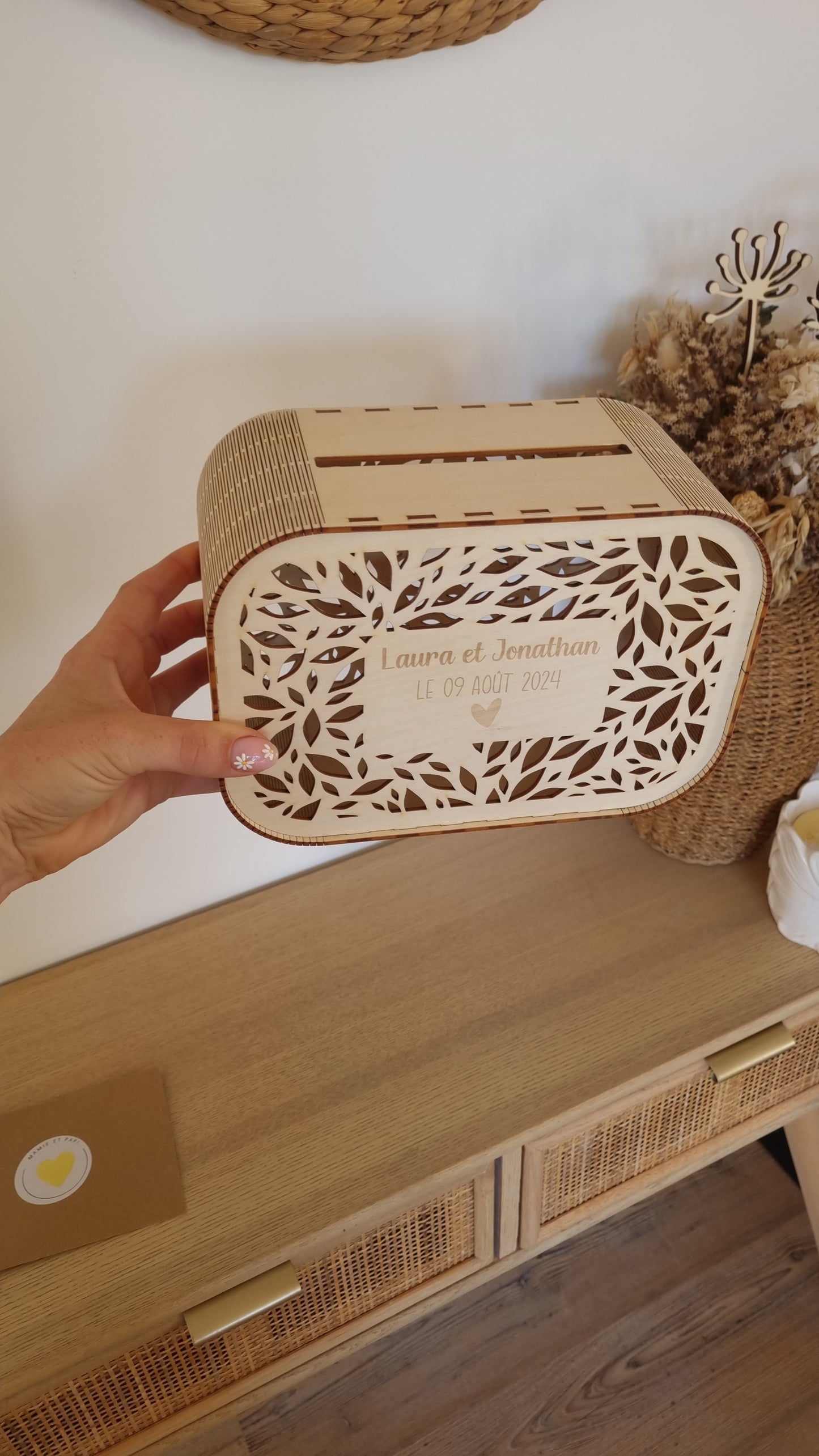 Urne de mariage personnalisable en bois – Un écrin unique pour vos précieux souvenirs