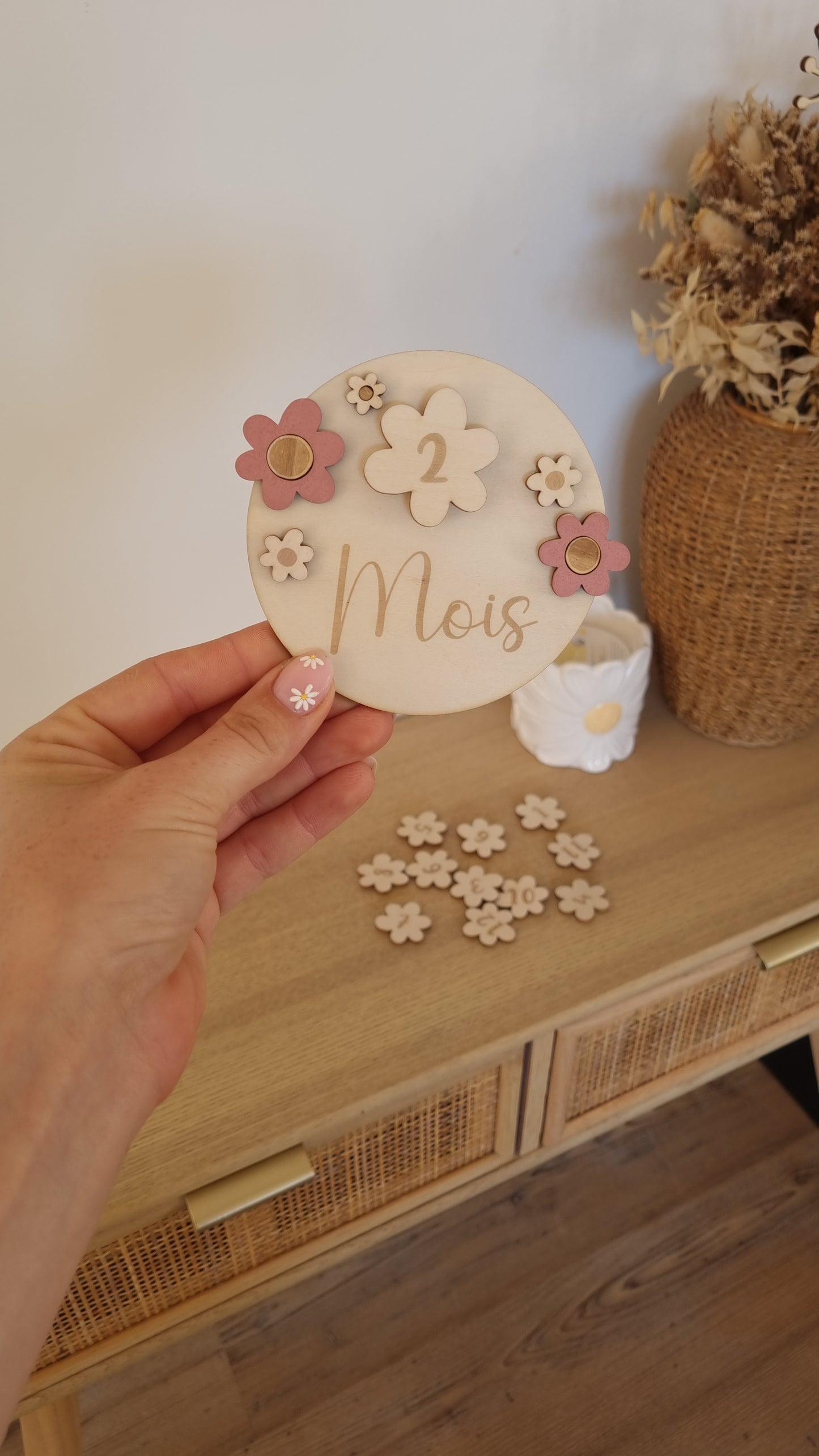 Cartes étapes en bois – Suivez les mois de bébé avec tendresse