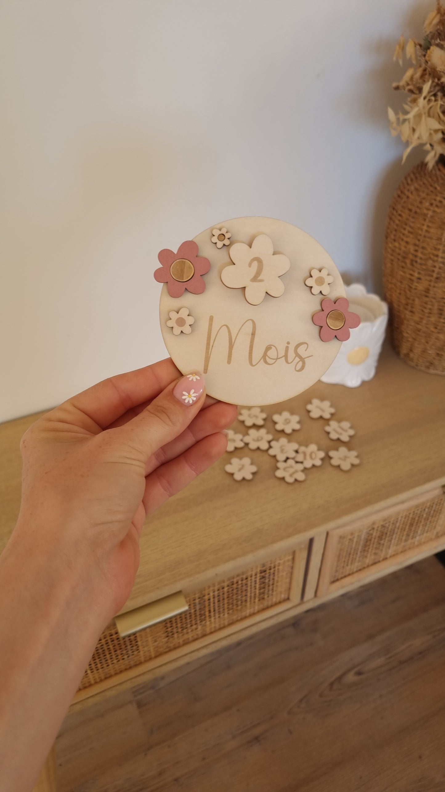 Cartes étapes en bois – Suivez les mois de bébé avec tendresse