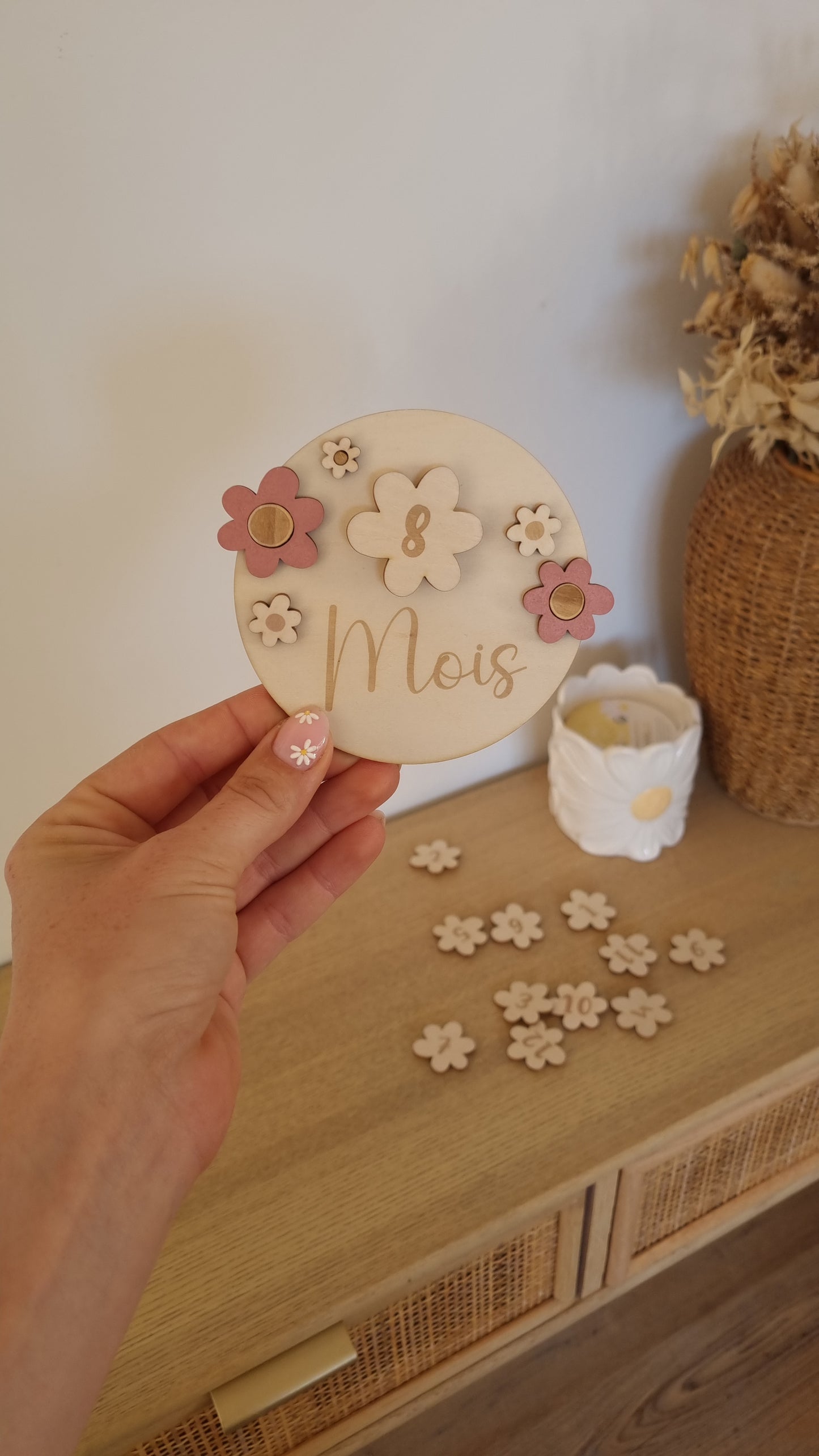 Cartes étapes en bois – Suivez les mois de bébé avec tendresse