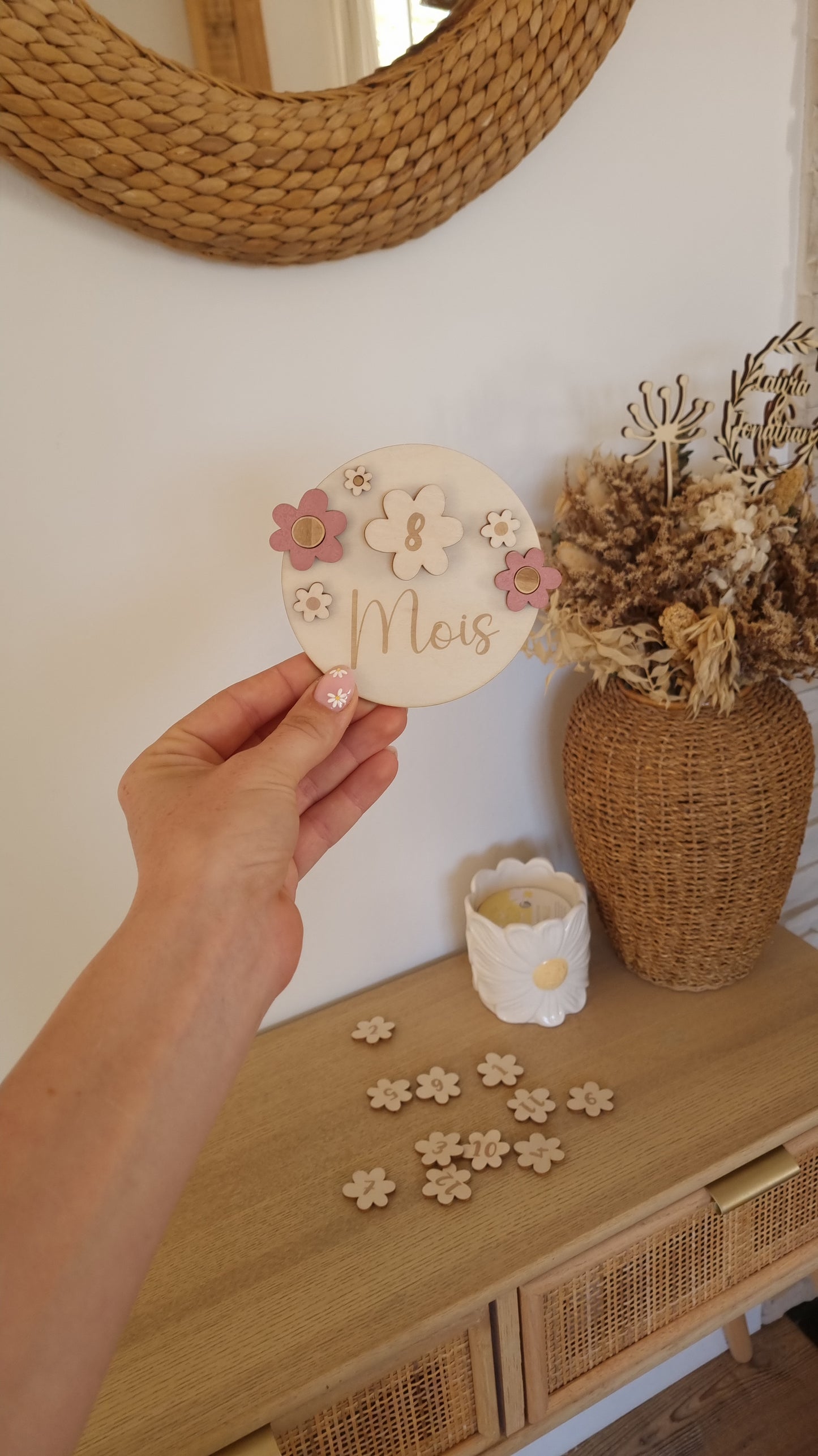 Cartes étapes en bois – Suivez les mois de bébé avec tendresse