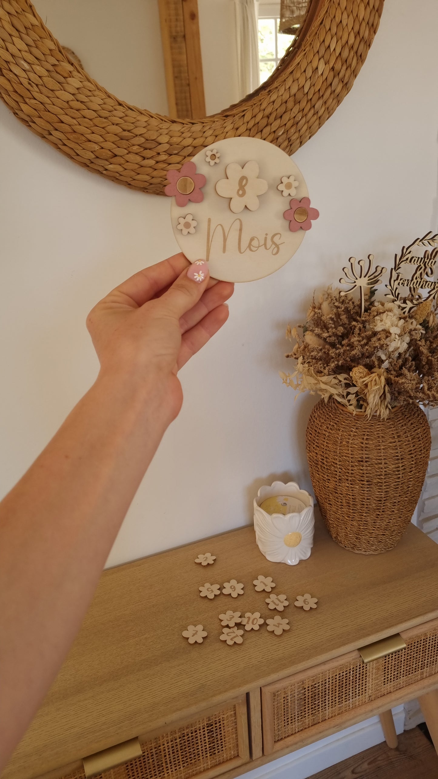 Cartes étapes en bois – Suivez les mois de bébé avec tendresse