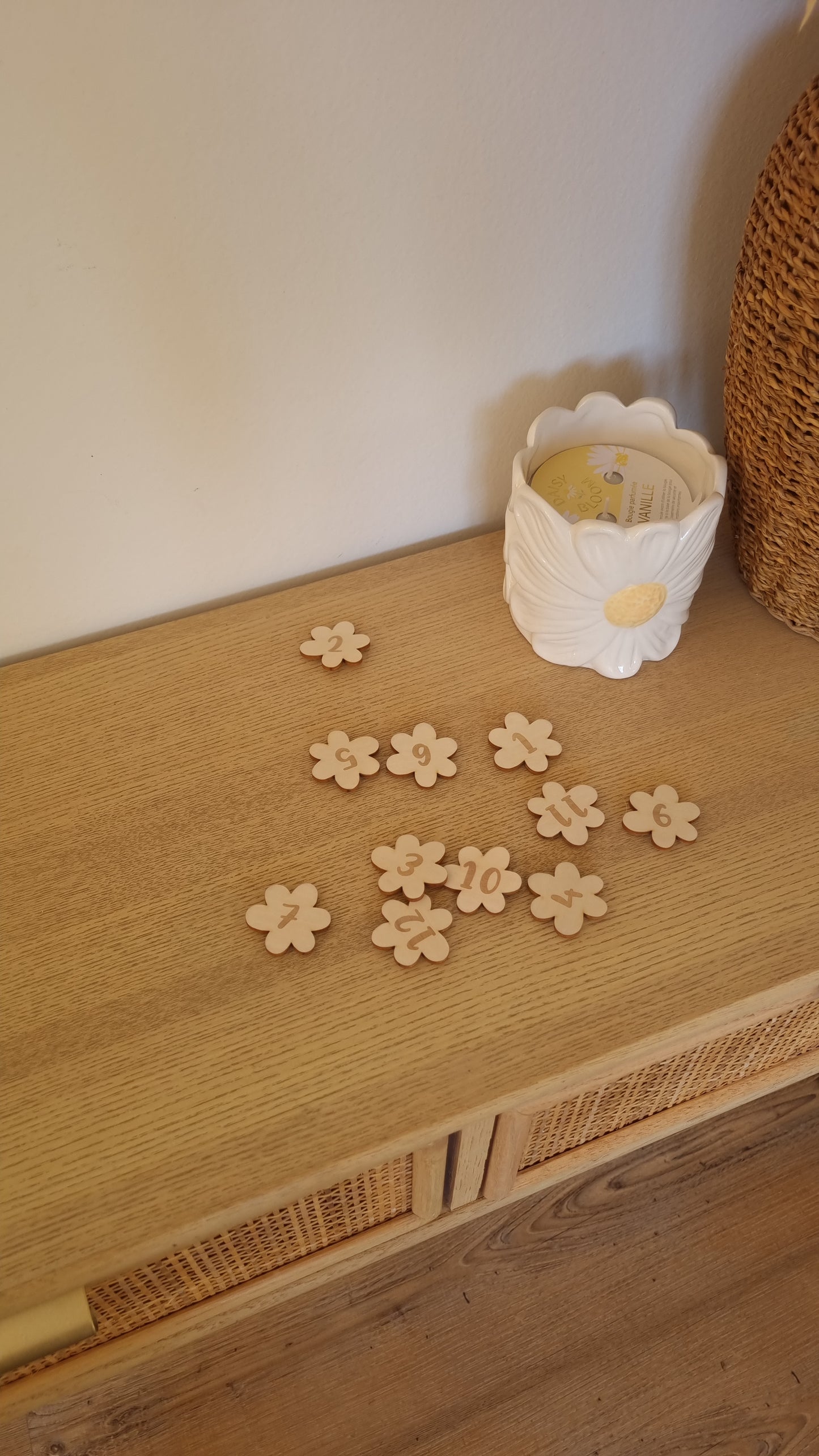 Cartes étapes en bois – Suivez les mois de bébé avec tendresse