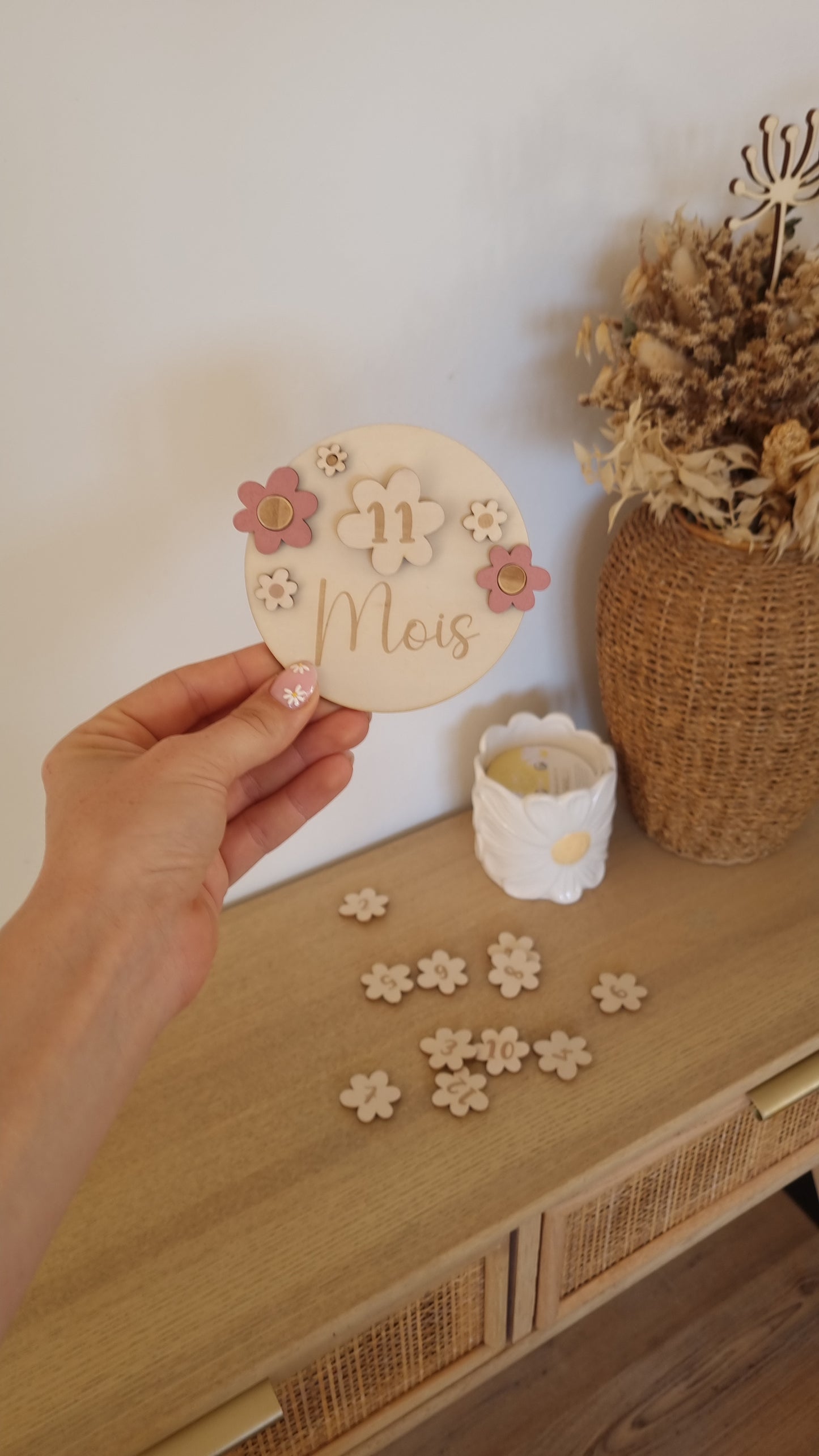 Cartes étapes en bois – Suivez les mois de bébé avec tendresse