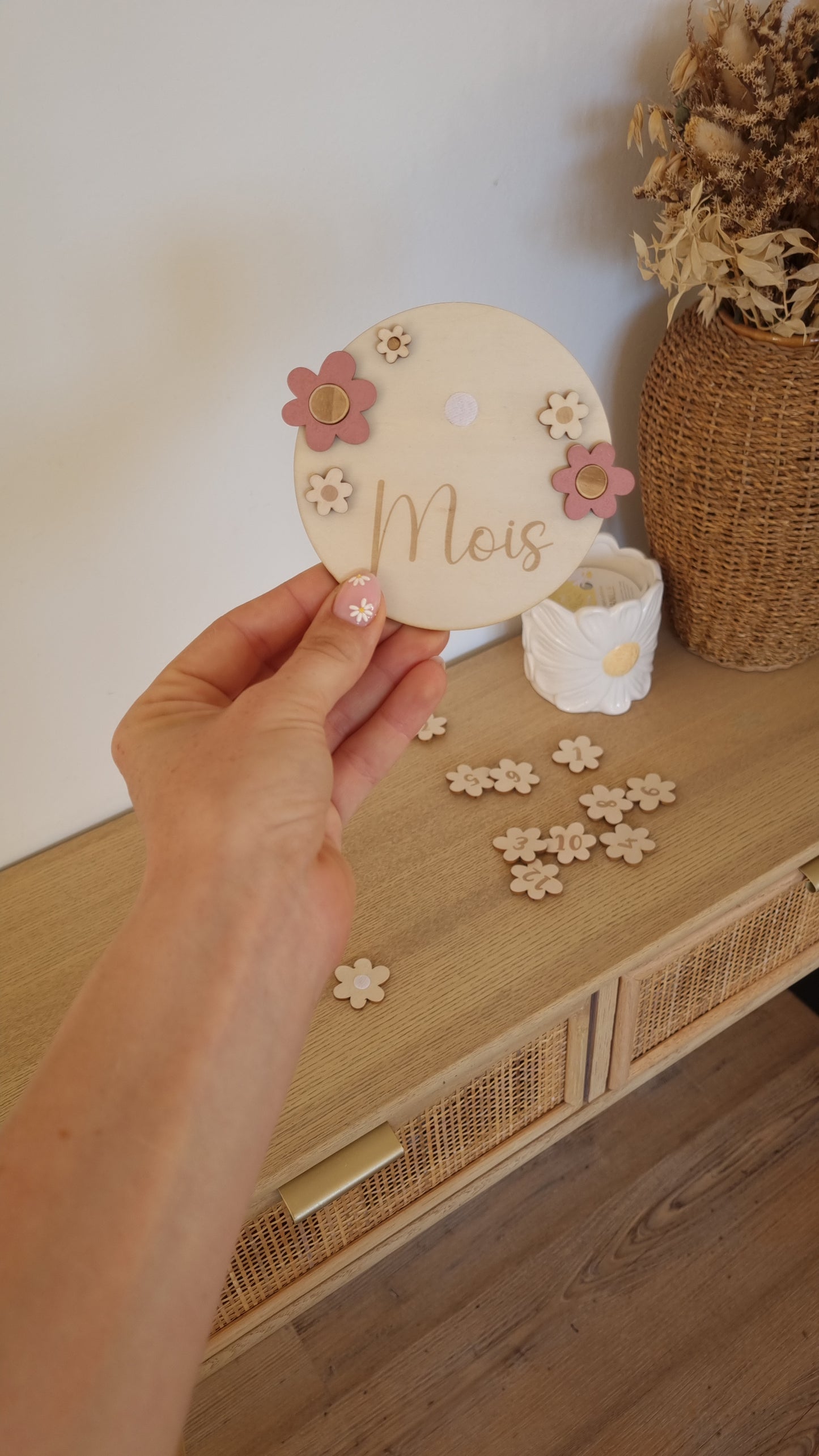 Cartes étapes en bois – Suivez les mois de bébé avec tendresse