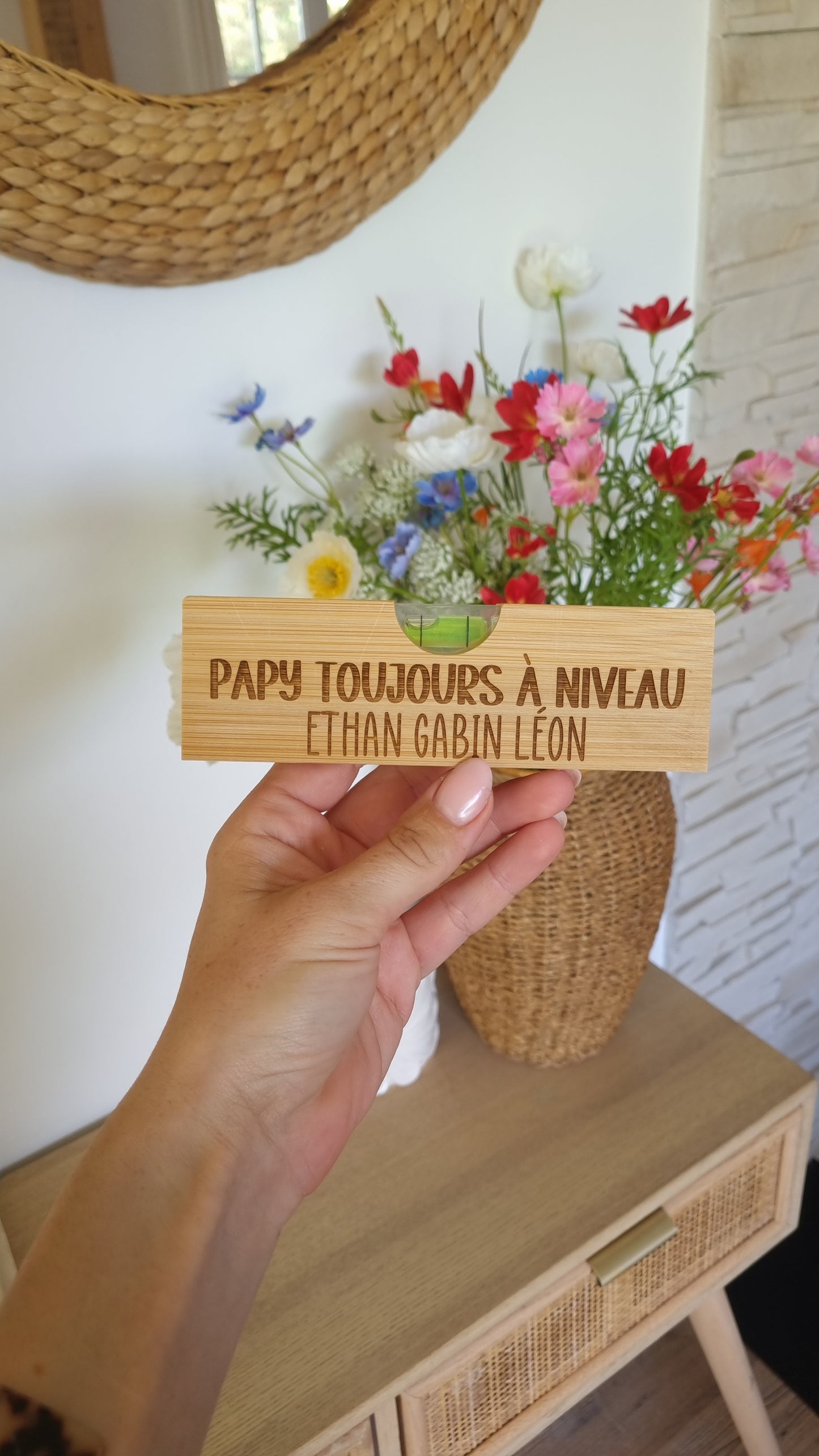 Niveau en bois personnalisé – Le cadeau original pour les papas et papis bricoleurs !