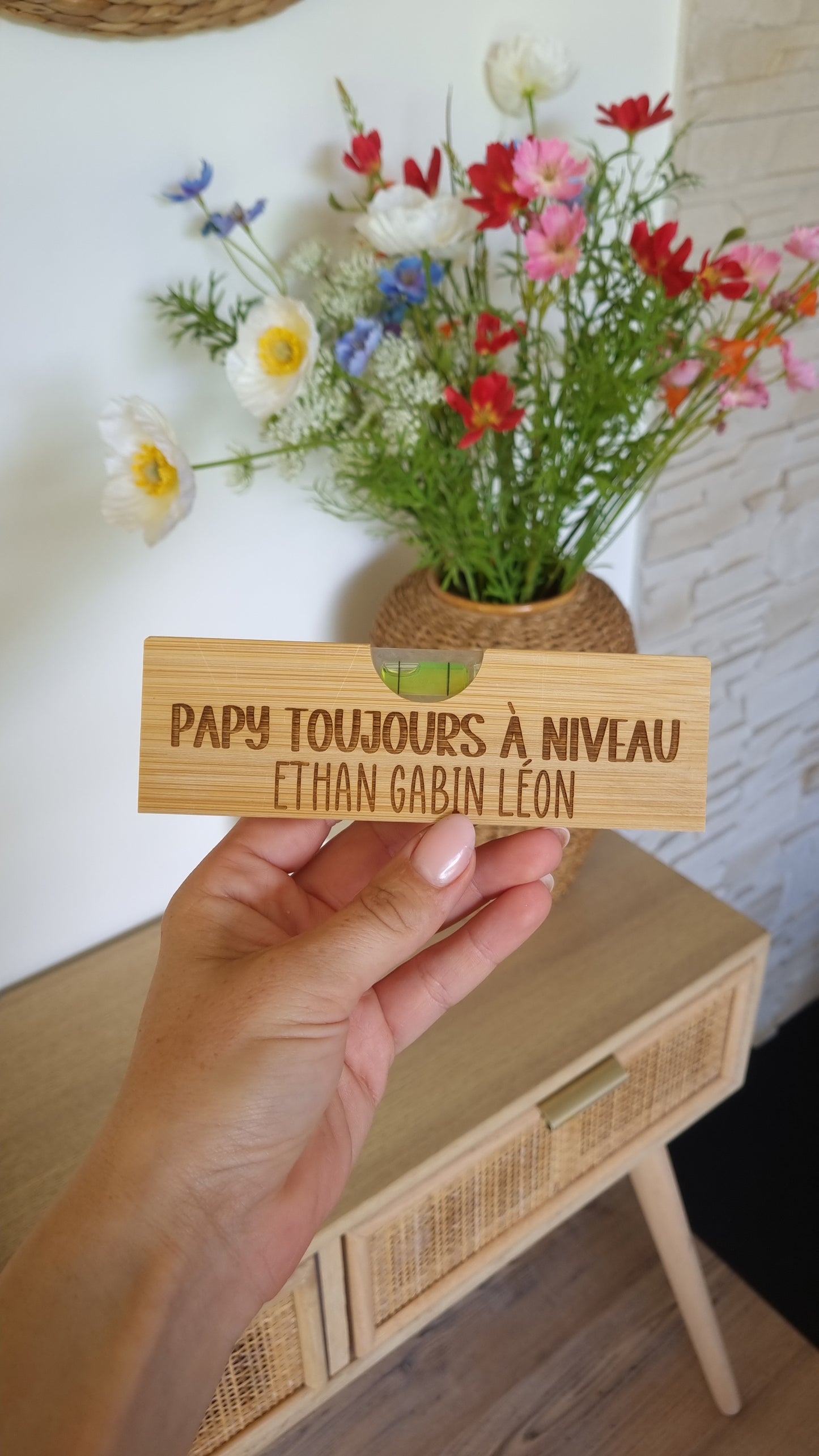 Niveau en bois personnalisé – Le cadeau original pour les papas et papis bricoleurs !