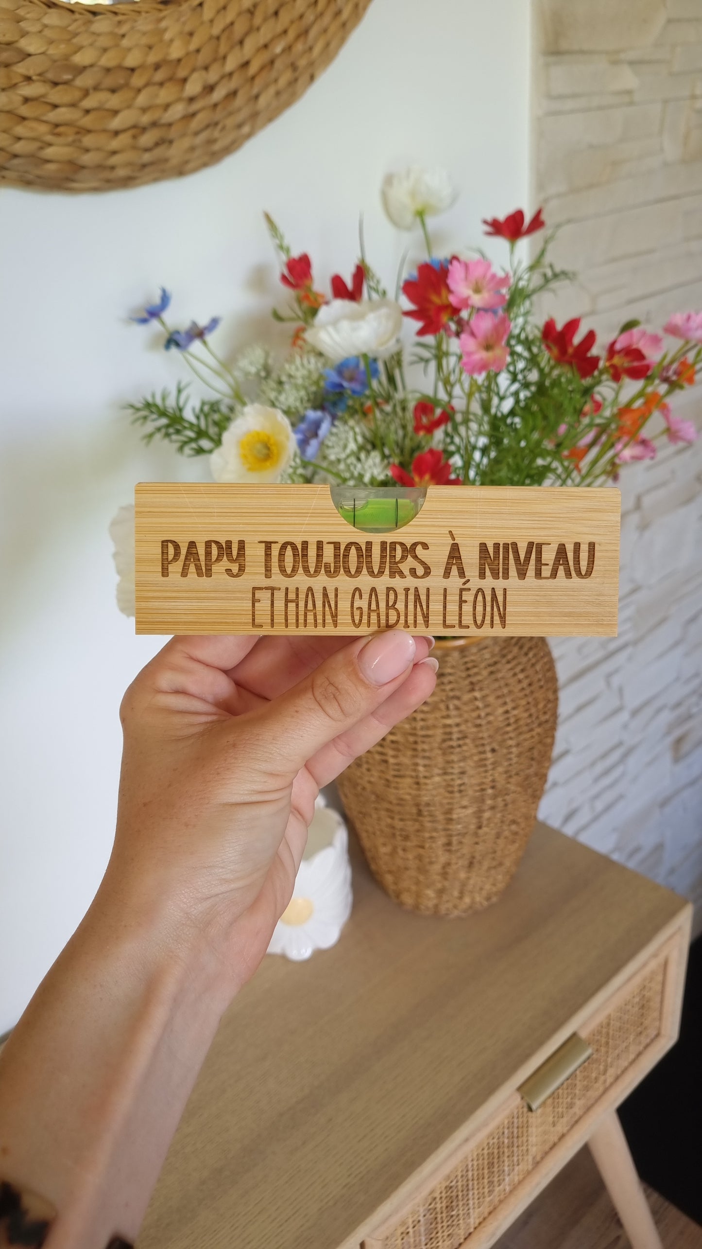 Niveau en bois personnalisé – Le cadeau original pour les papas et papis bricoleurs !