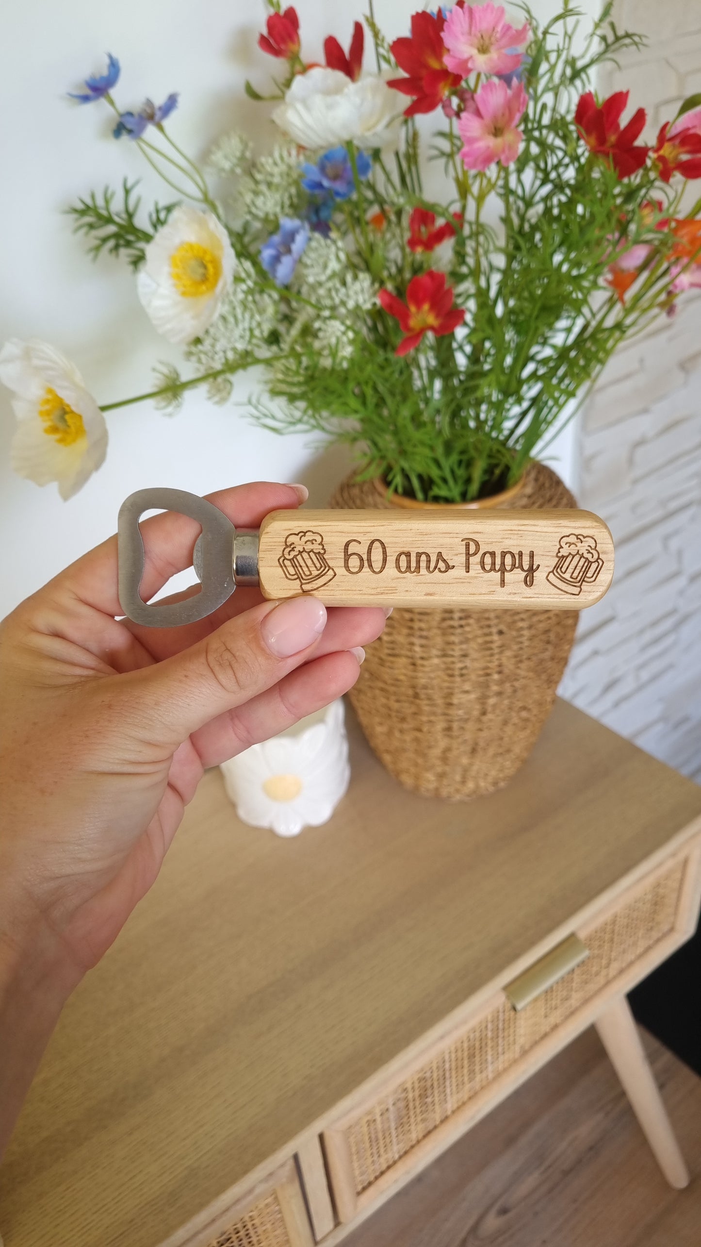 Décapsuleur personnalisé en bois gravé
