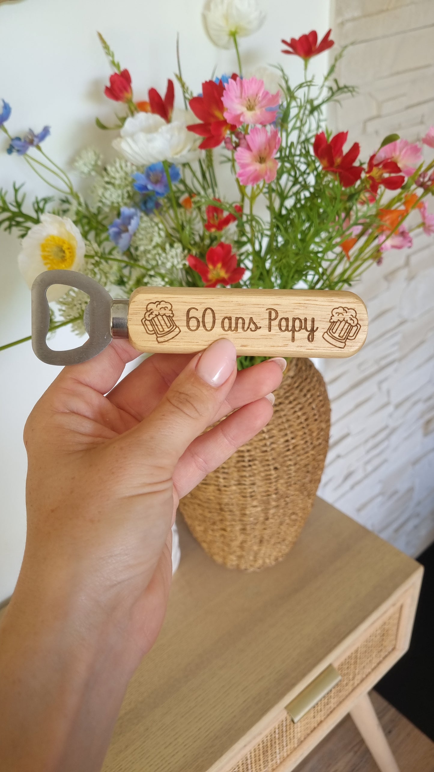 Décapsuleur personnalisé en bois gravé