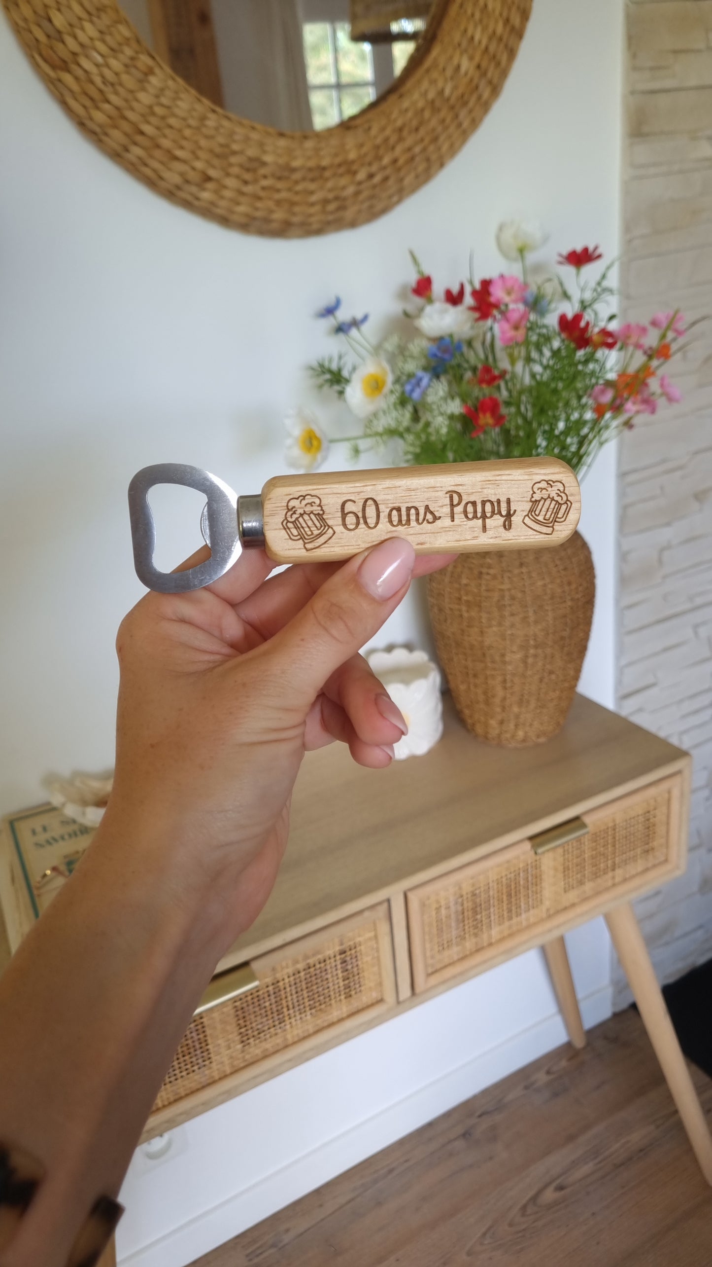 Décapsuleur personnalisé en bois gravé