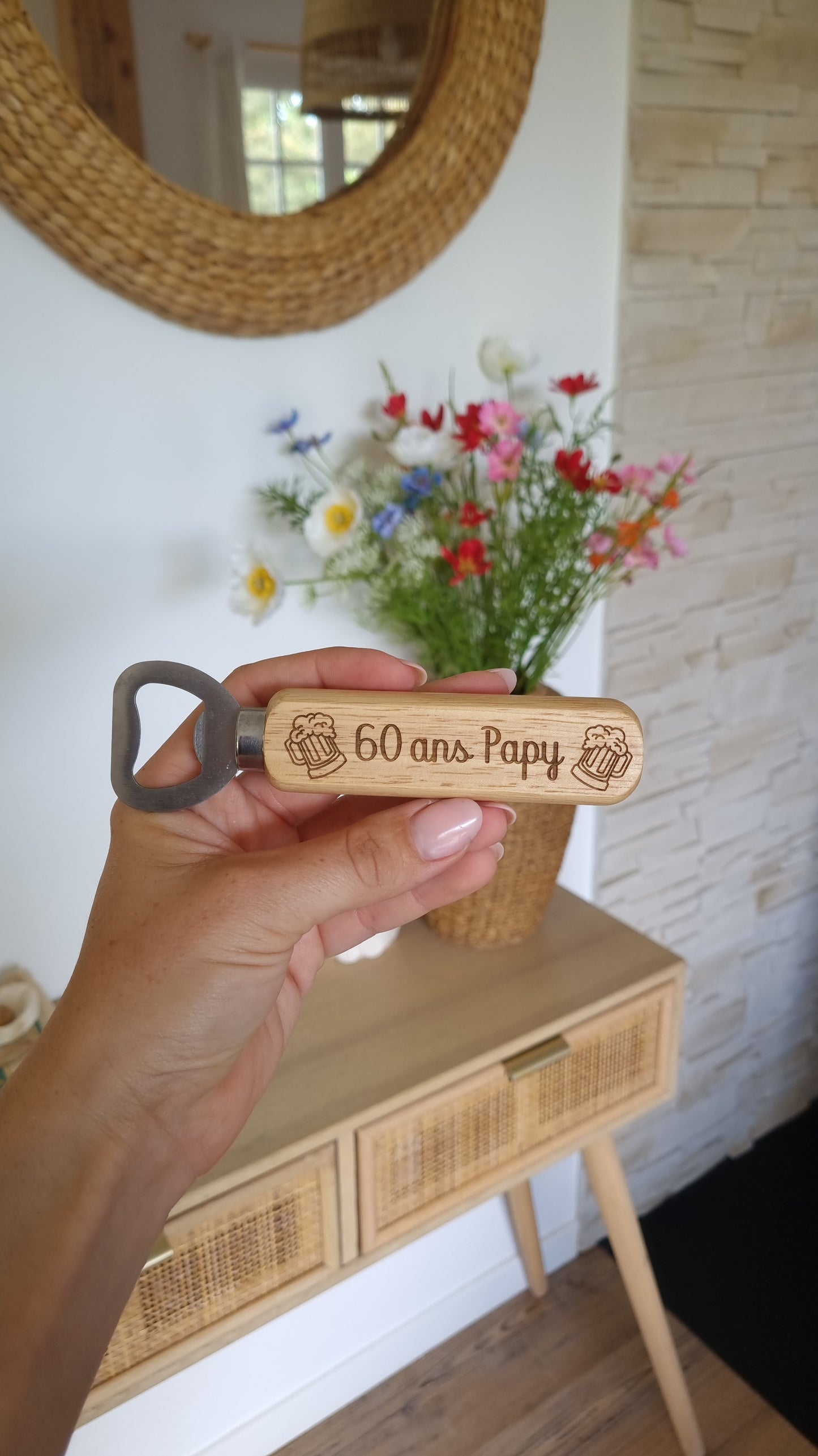 Décapsuleur personnalisé en bois gravé