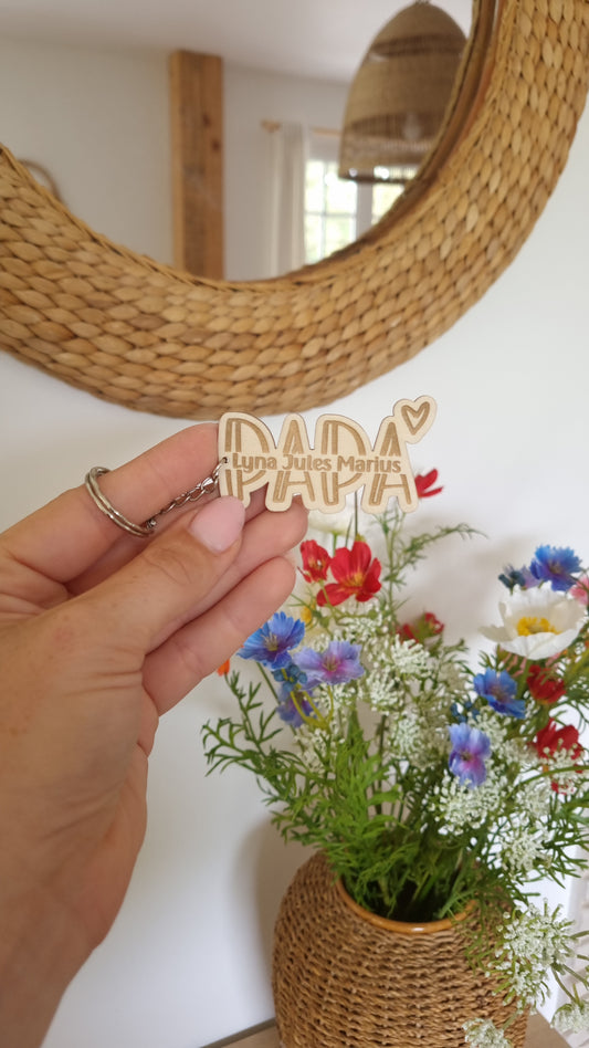 Un petit objet, un grand souvenir : le porte-clé en bois personnalisé pour la fête des pères