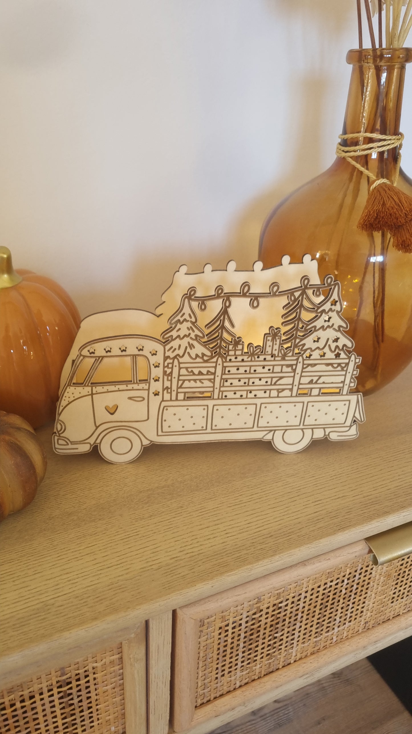 Camion de Noël lumineux en bois