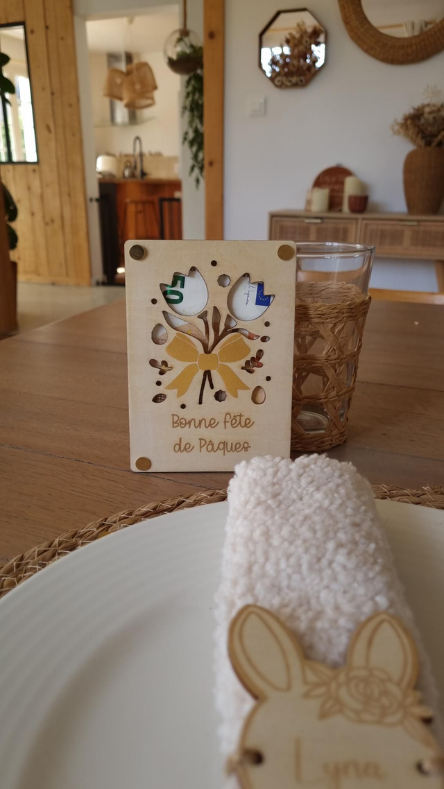 Carte en bois spéciale Pâques