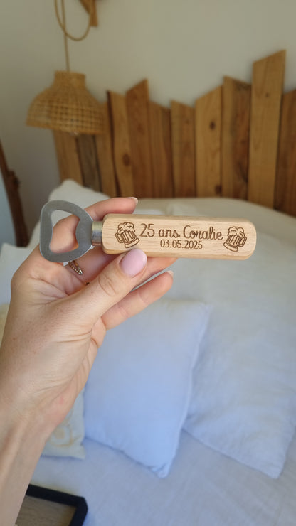 Décapsuleur personnalisé en bois gravé