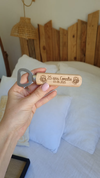 Décapsuleur personnalisé en bois gravé