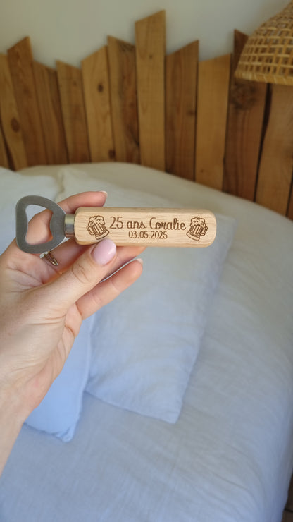 Décapsuleur personnalisé en bois gravé