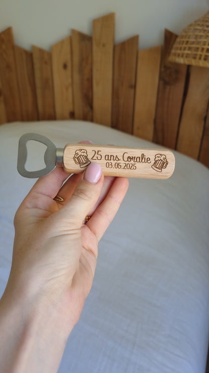 Décapsuleur personnalisé en bois gravé