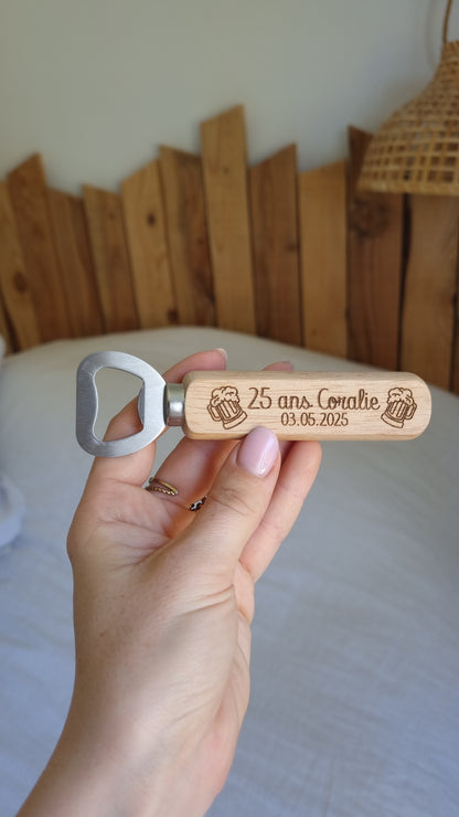 Décapsuleur personnalisé en bois gravé