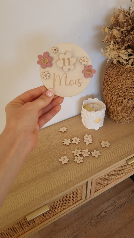 Cartes étapes en bois – Suivez les mois de bébé avec tendresse