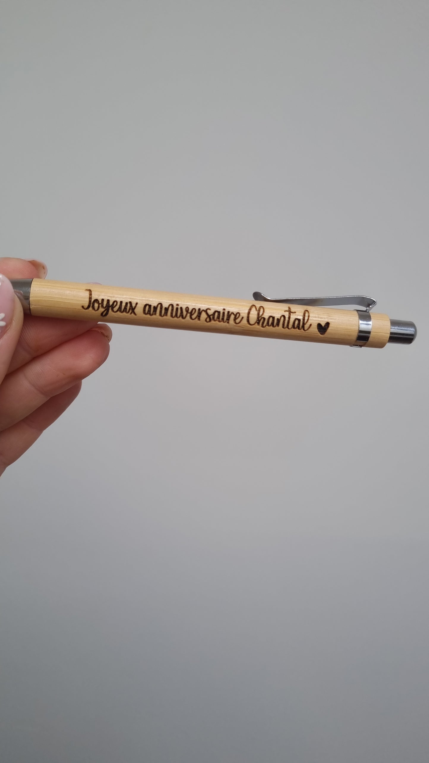 Stylo personnalisé en bois - Joyeux anniversaire