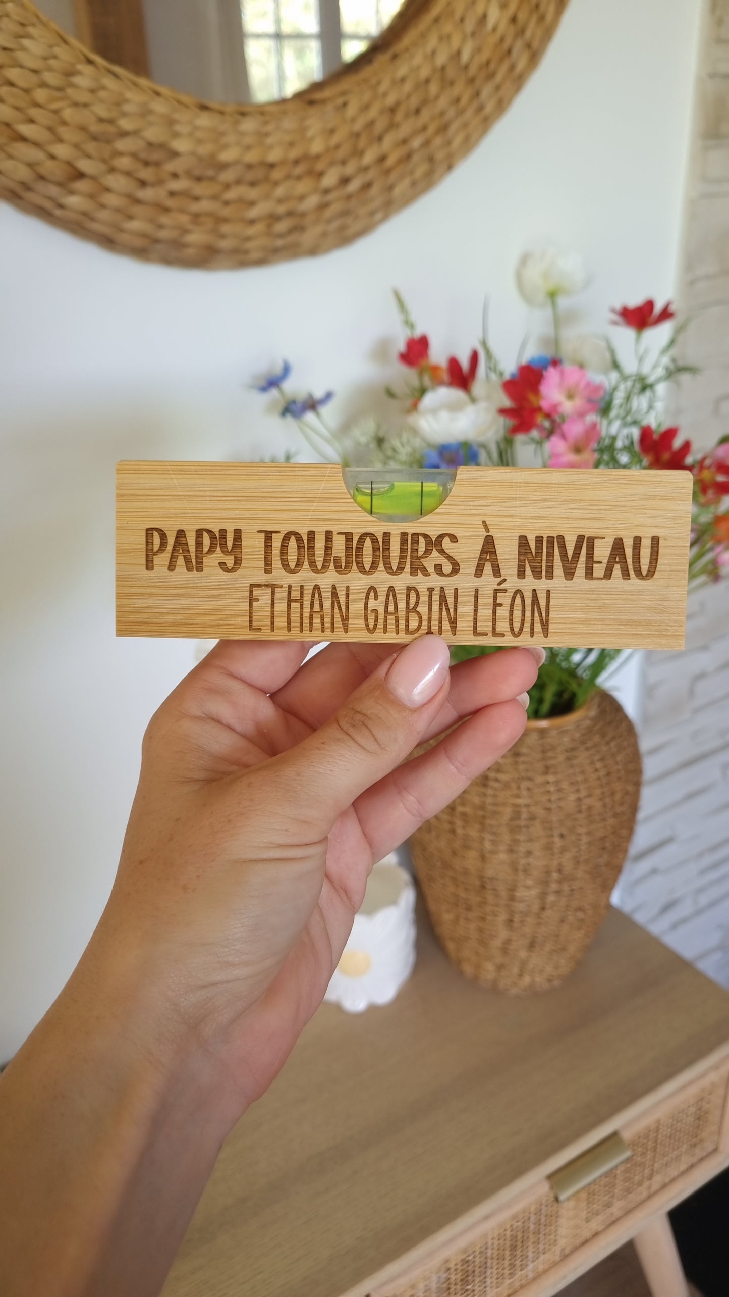 Niveau en bois personnalisé – Le cadeau original pour les papas et papis bricoleurs !