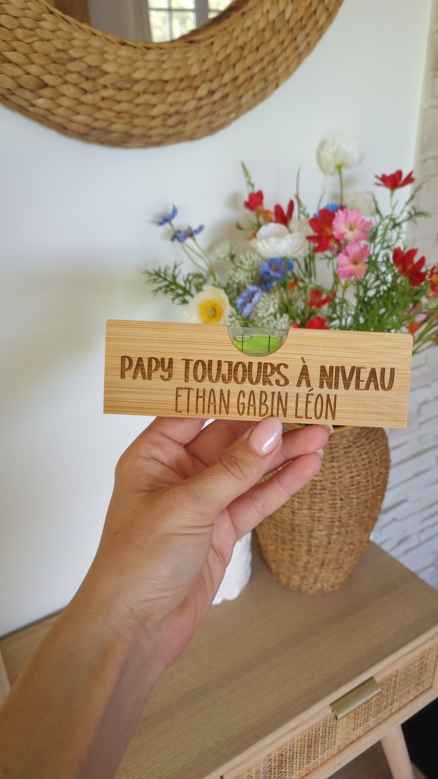 Niveau en bois personnalisé – Le cadeau original pour les papas et papis bricoleurs !