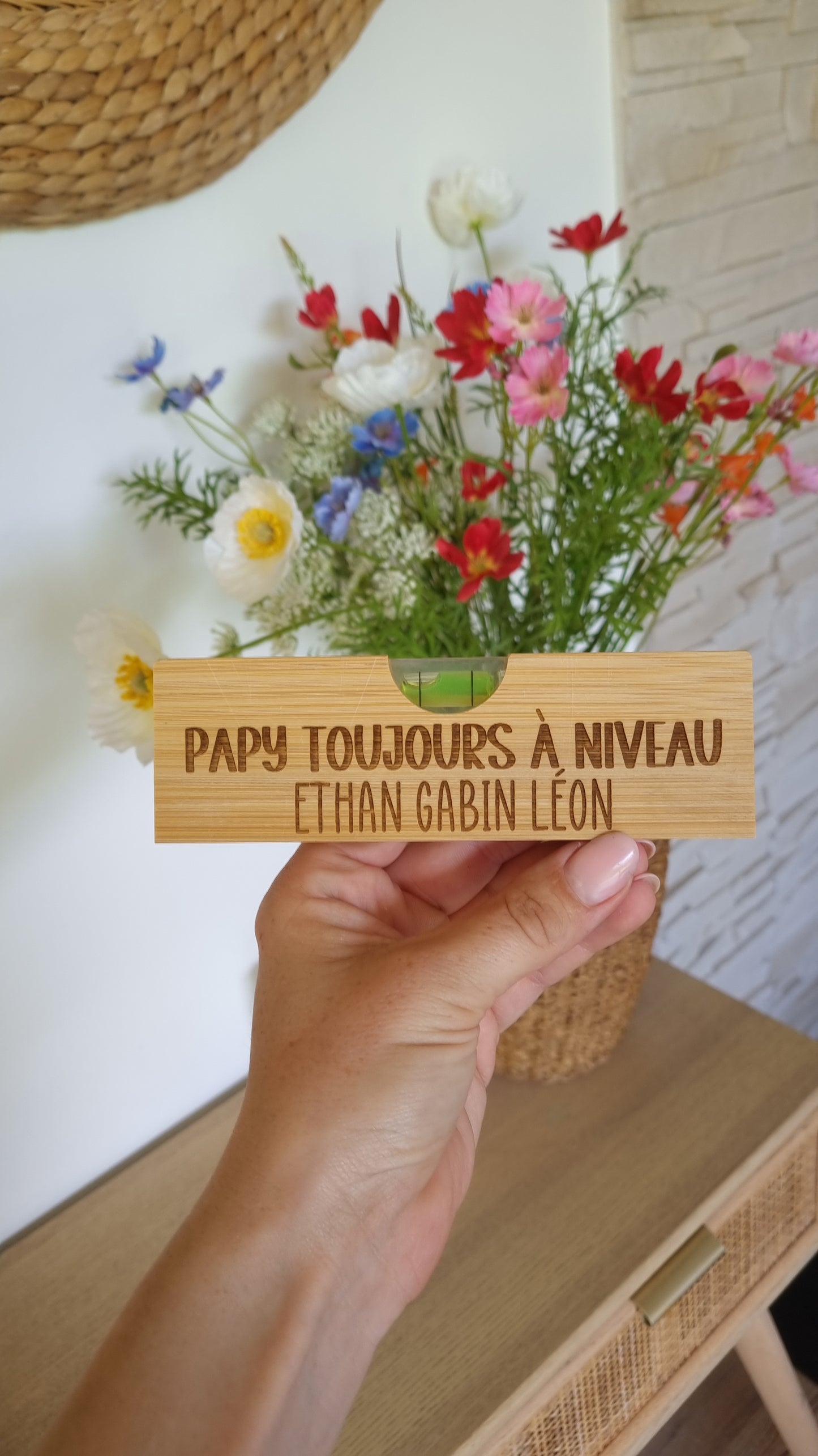 Niveau en bois personnalisé – Le cadeau original pour les papas et papis bricoleurs !