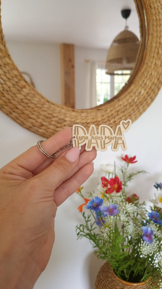 Un petit objet, un grand souvenir : le porte-clé en bois personnalisé pour la fête des pères