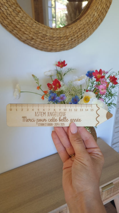 Règle en bois