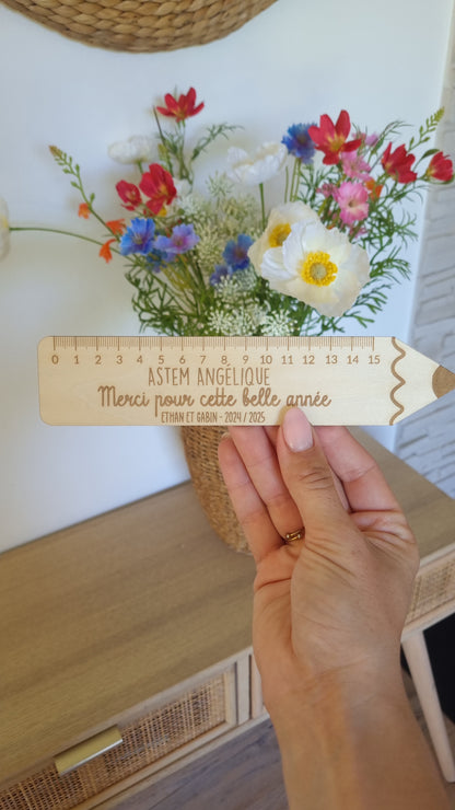 Règle en bois
