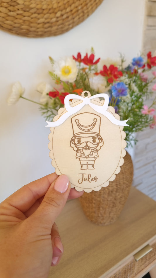 Boule de Noël casse noisette