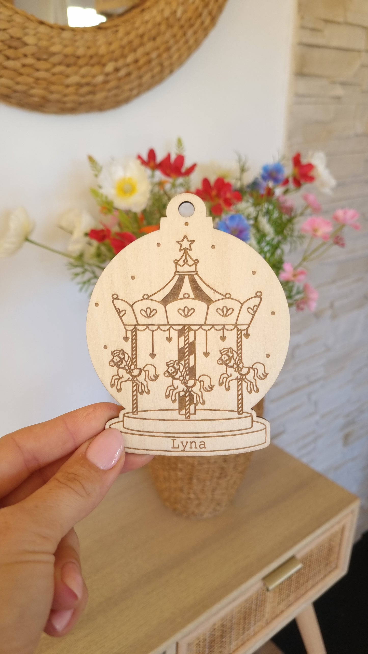 Boule de Noël en bois- Modèle Manège 🎠