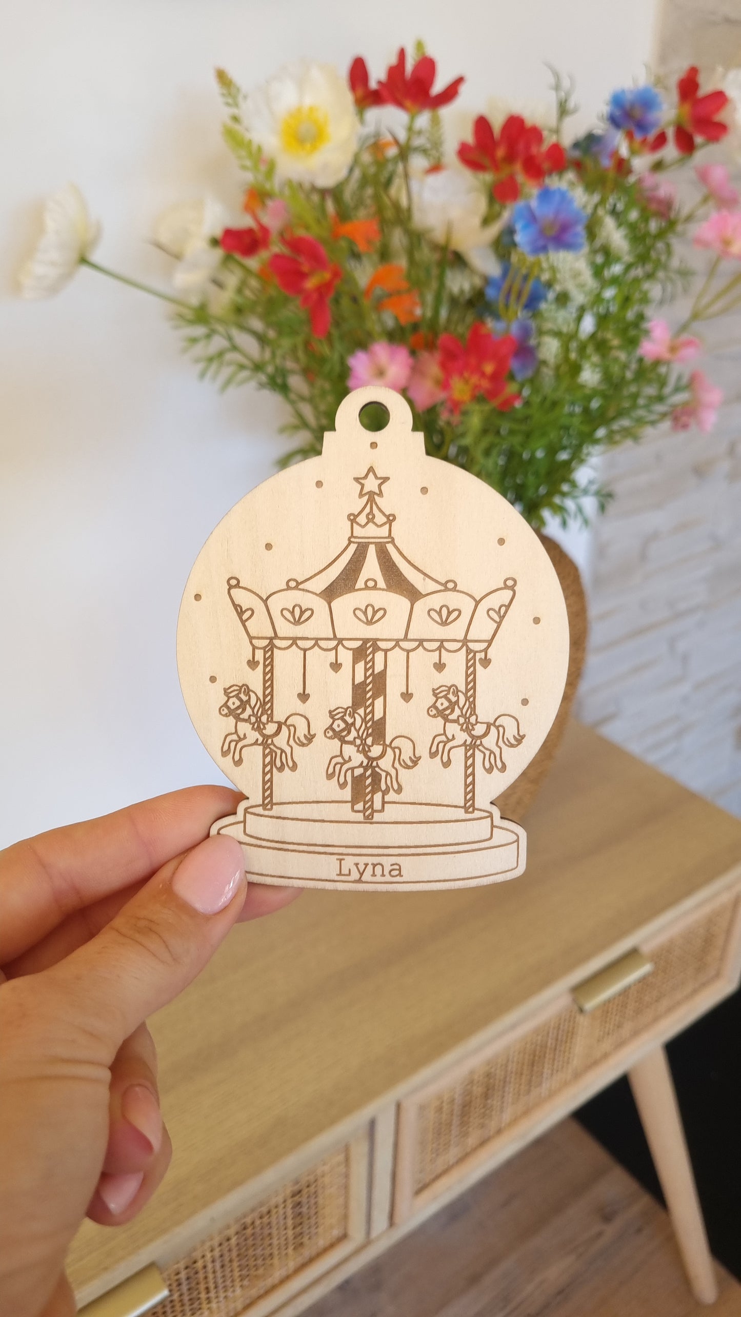 Boule de Noël en bois- Modèle Manège 🎠