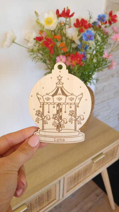 Boule de Noël en bois- Modèle Manège 🎠