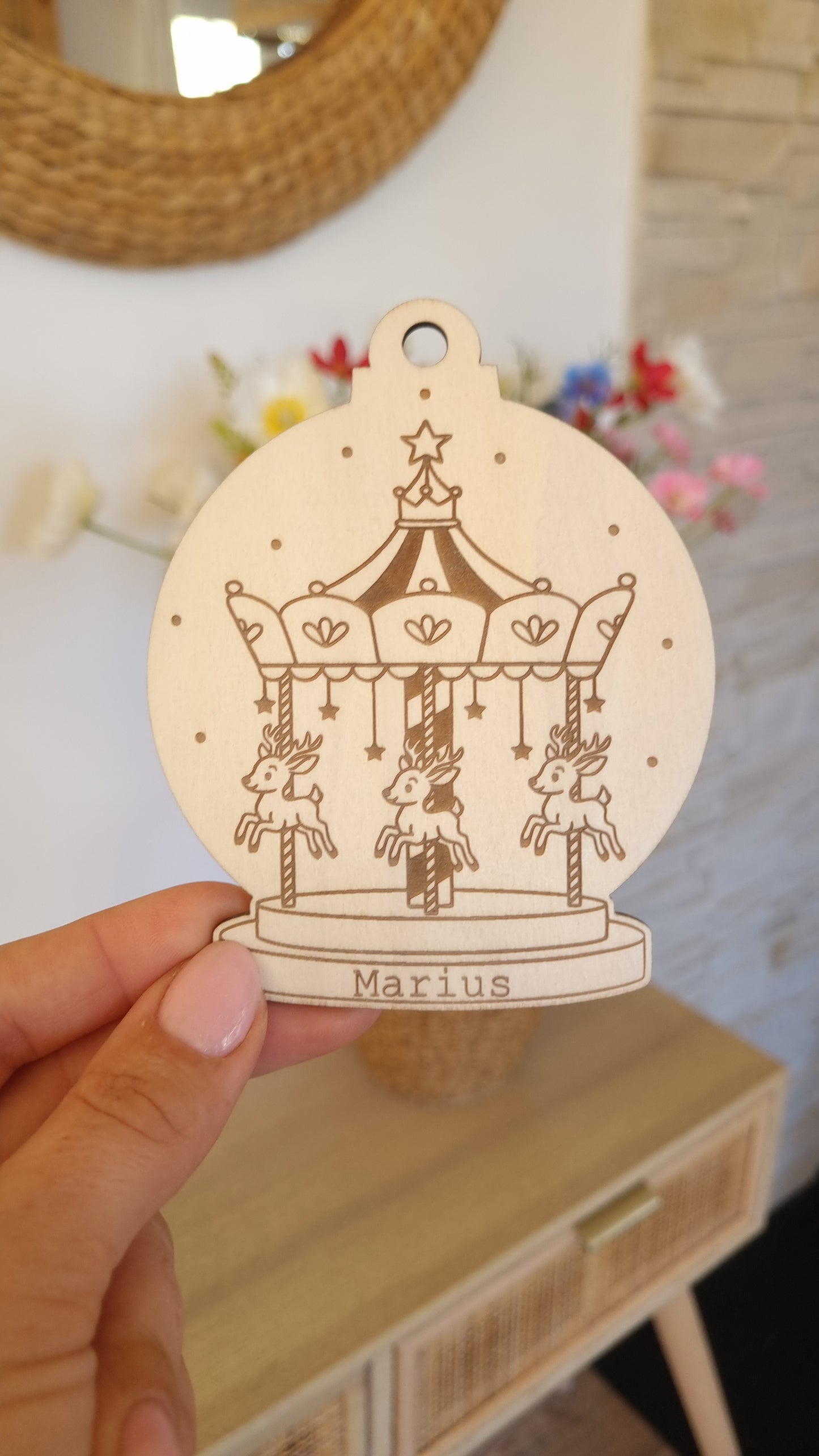 Boule de Noël en bois- Modèle Manège 🎠