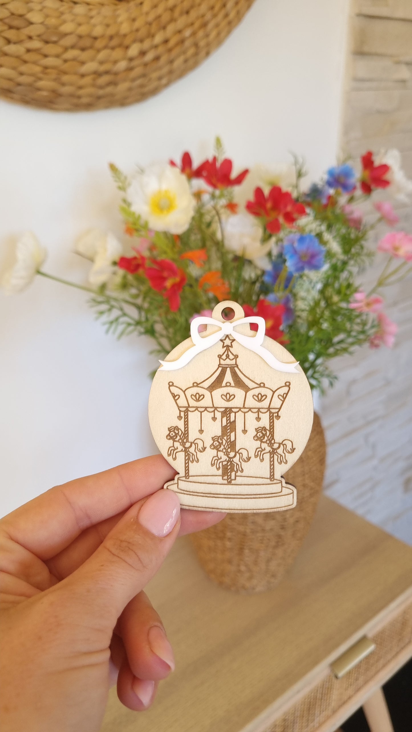 Petite boule de Noël en bois- Modèle Manège