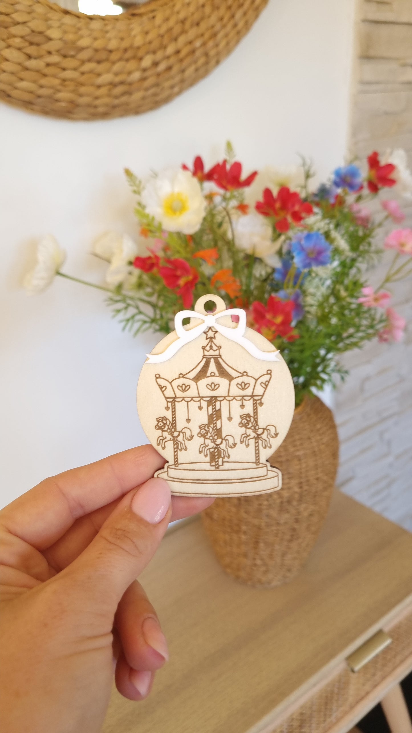 Petite boule de Noël en bois- Modèle Manège