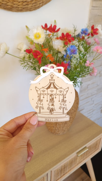 Boule de Noël en bois- Modèle Manège 🎠