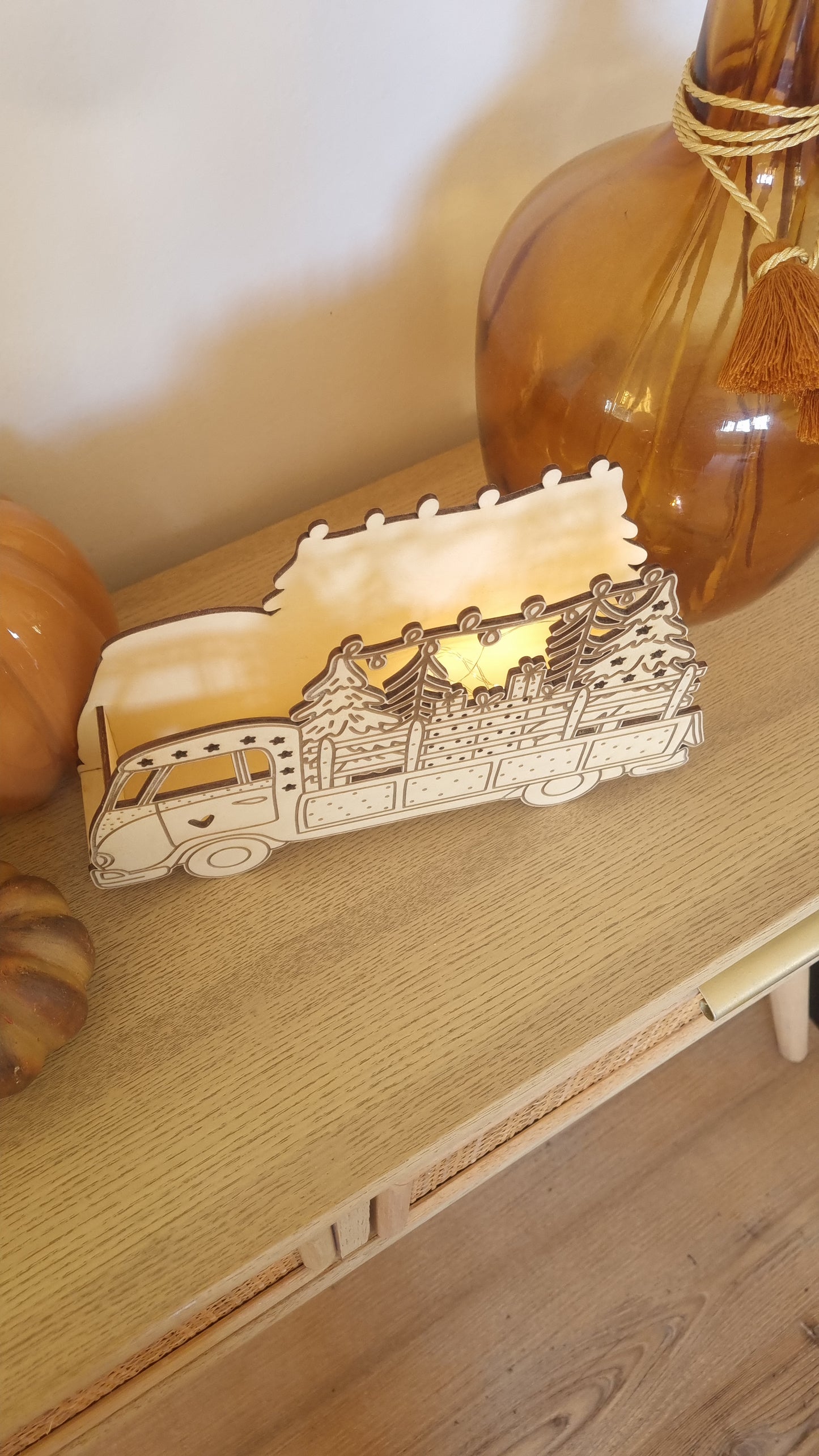 Camion de Noël lumineux en bois