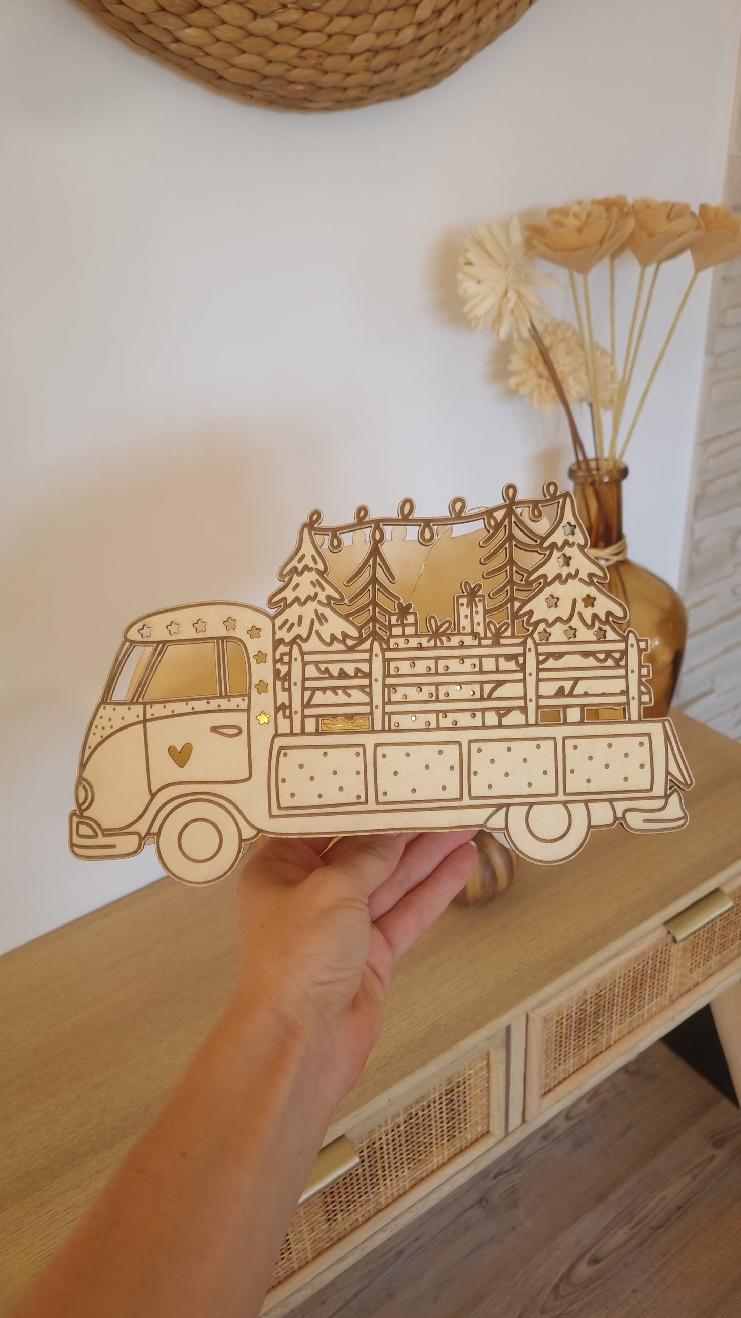 Camion de Noël lumineux en bois