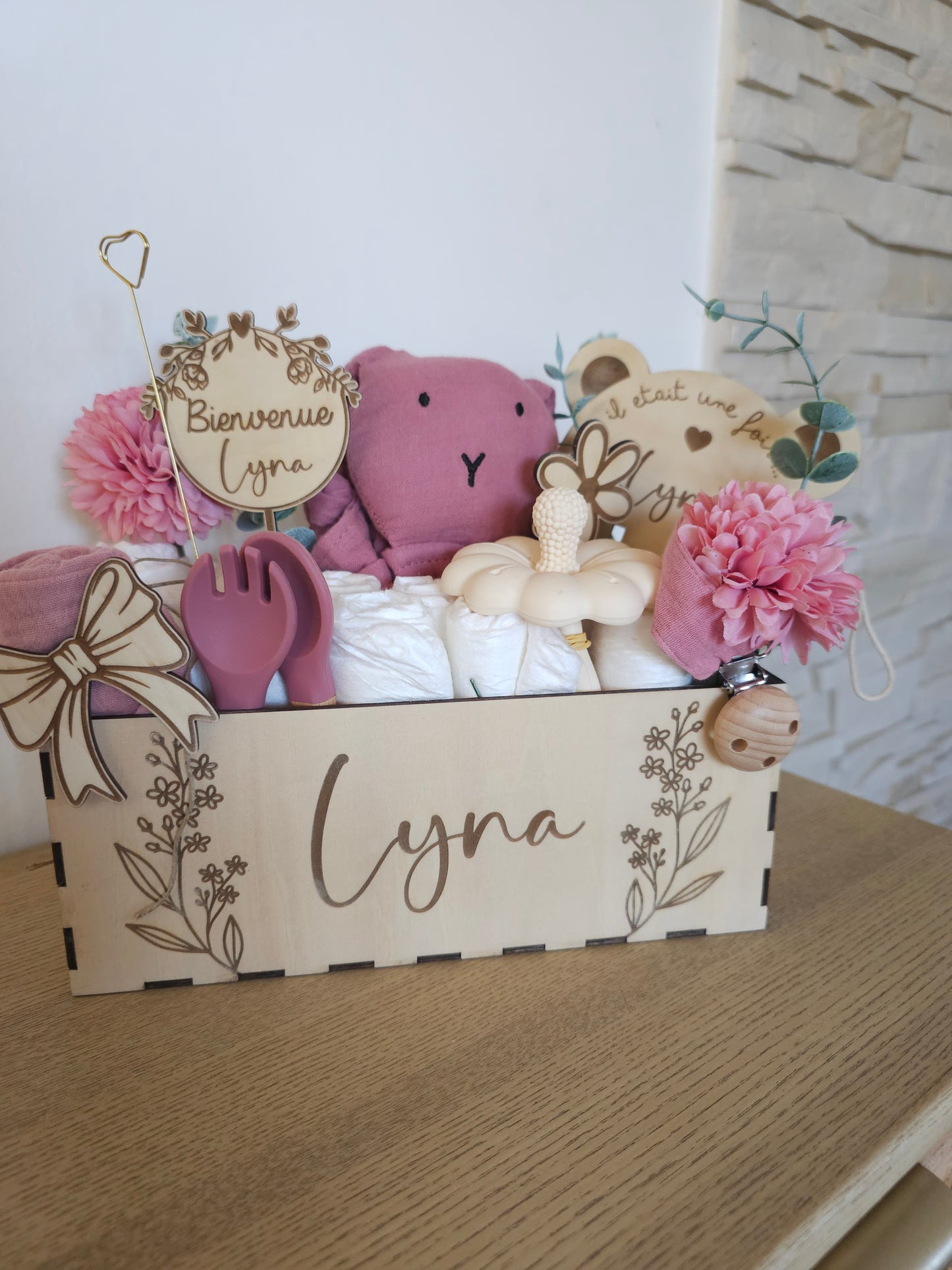 Cadeau de naissance personnalisé – Bouquet de couches et boîte de naissance sur mesure