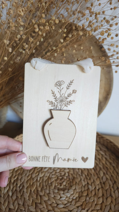 Carte à suspendre Fête des Mamies – Vase en relief et fleurs amovibles