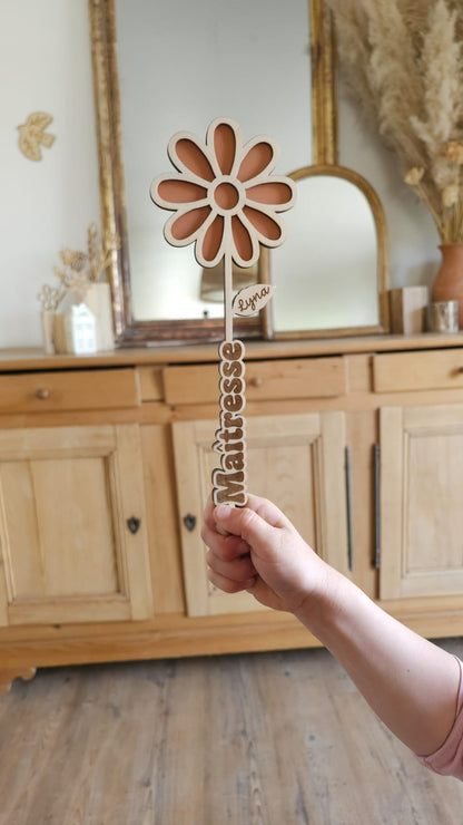 fleur en bois - fin d'année - Maîtresse - atsem - cadeau personnalisé- nounou