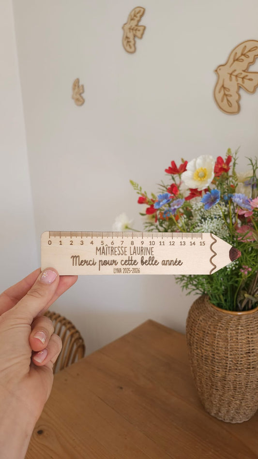 Règle en bois