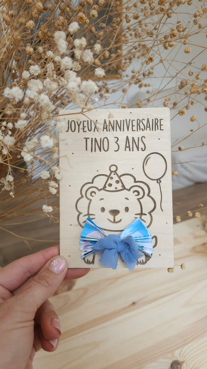 Carte en bois anniversaire enfant – Porte-billet personnalisé 🎁🦁