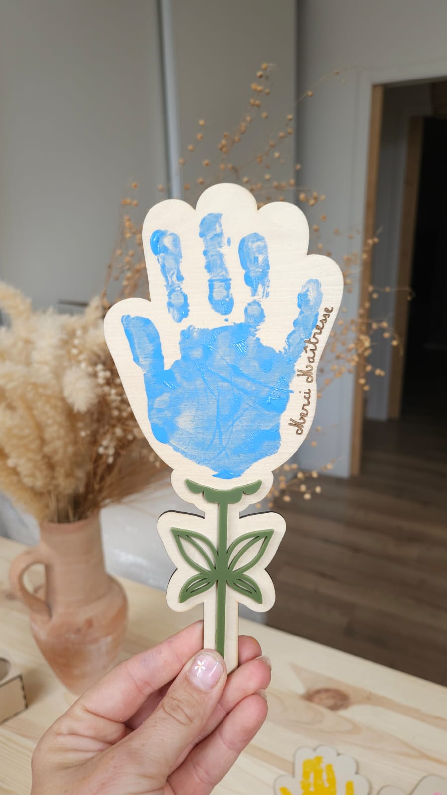 Fleur en bois à peindre – Cadeau Fin d'année avec empreinte de main - Nounou - Atsem - Maîtresse